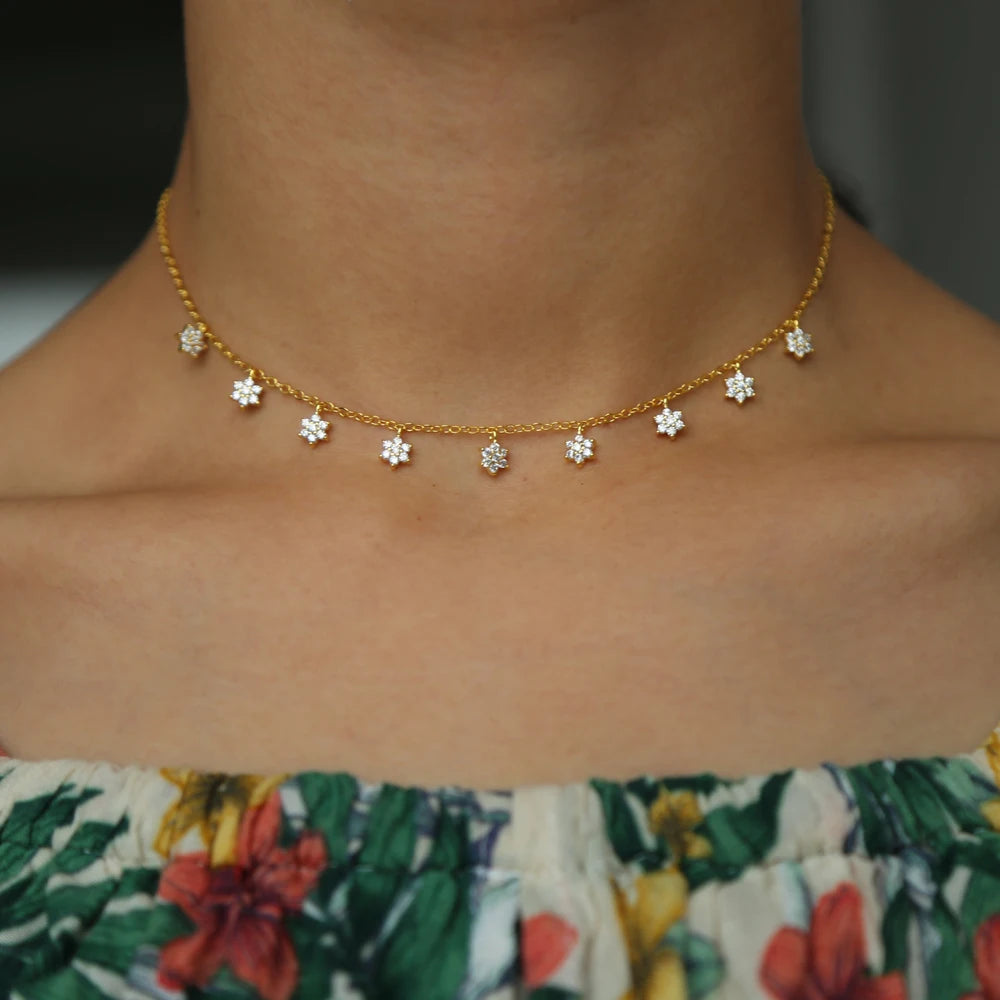 2025 New 3 Colors Flower Charm Choker Necklace Delicate Dantiy CZ Cute Charming Elegance Fashion Women Jewelry Wedding Gift