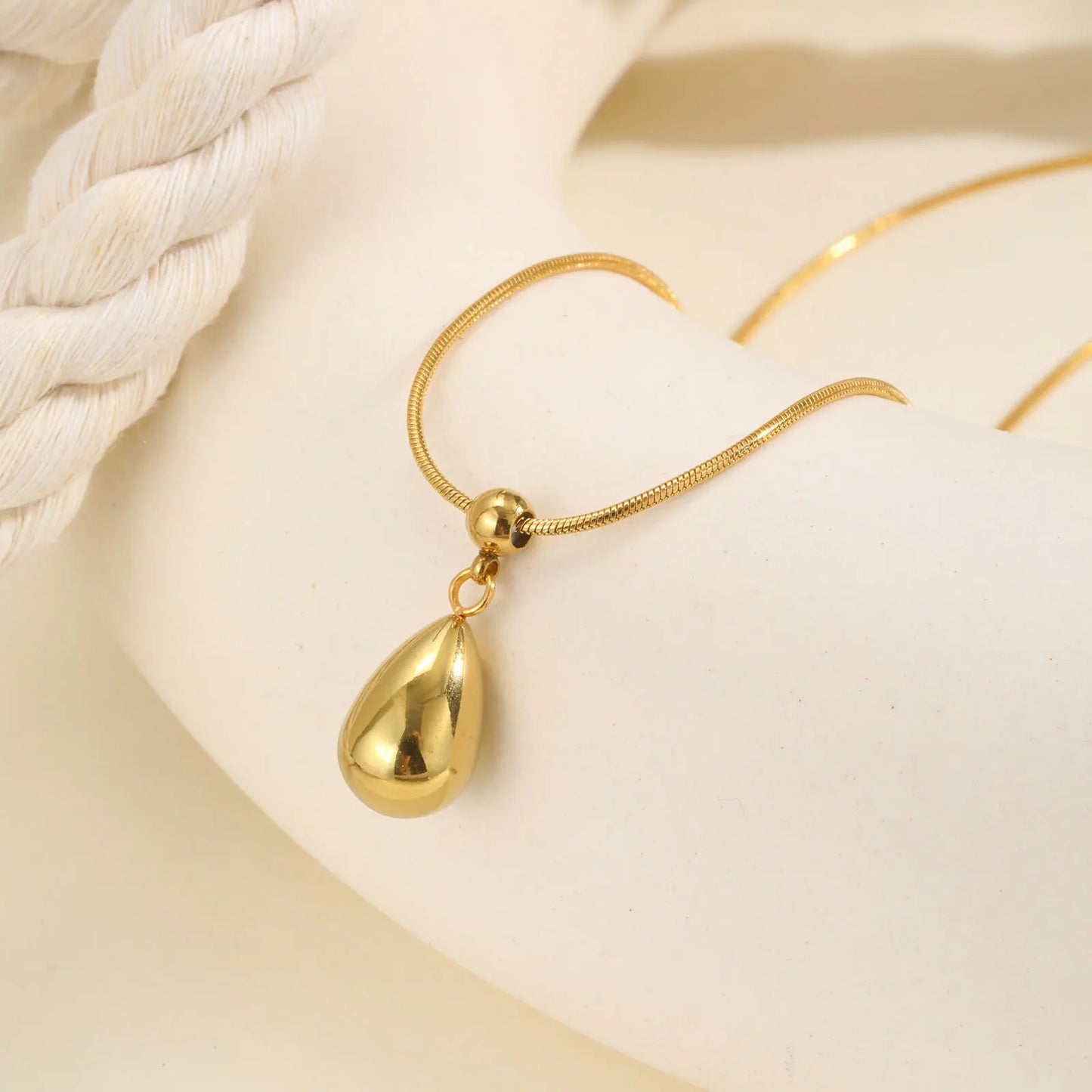 Sliding Water Droplet Pendant Necklace for Women, Waterproof Tear Pendant Necklaces, Gold Plated Stainless Steel Jewelry